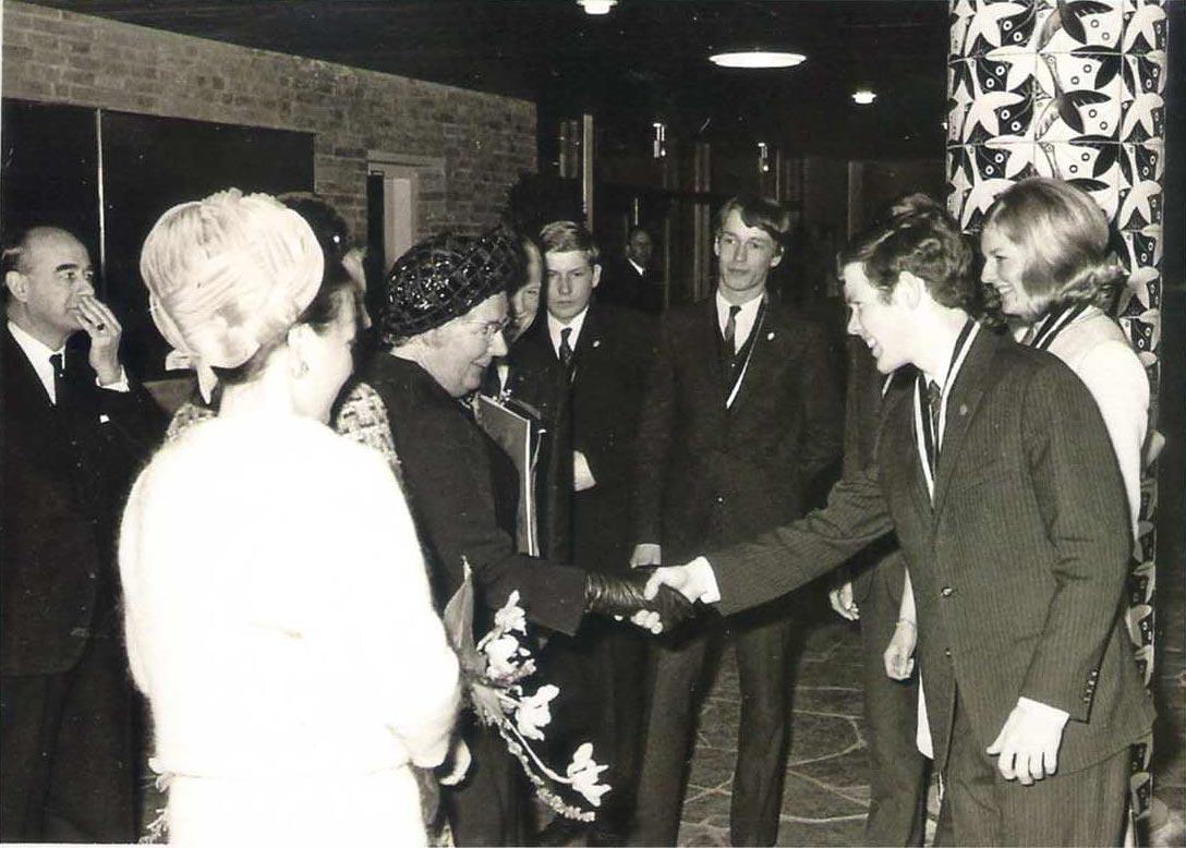Opening van het nieuwe schoolgebouw in Baarn door Hare Majesteit Koningin Juliana, 31 maart 1969. Foto: Zandvoort, Baarn