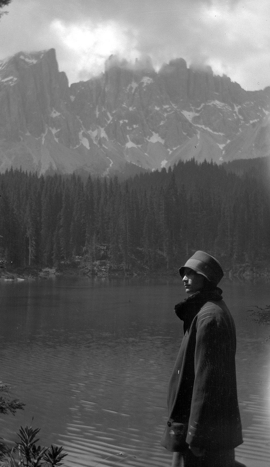 Jetta Escher-Umiker bij Lago di Carezza, 30 juni 1927