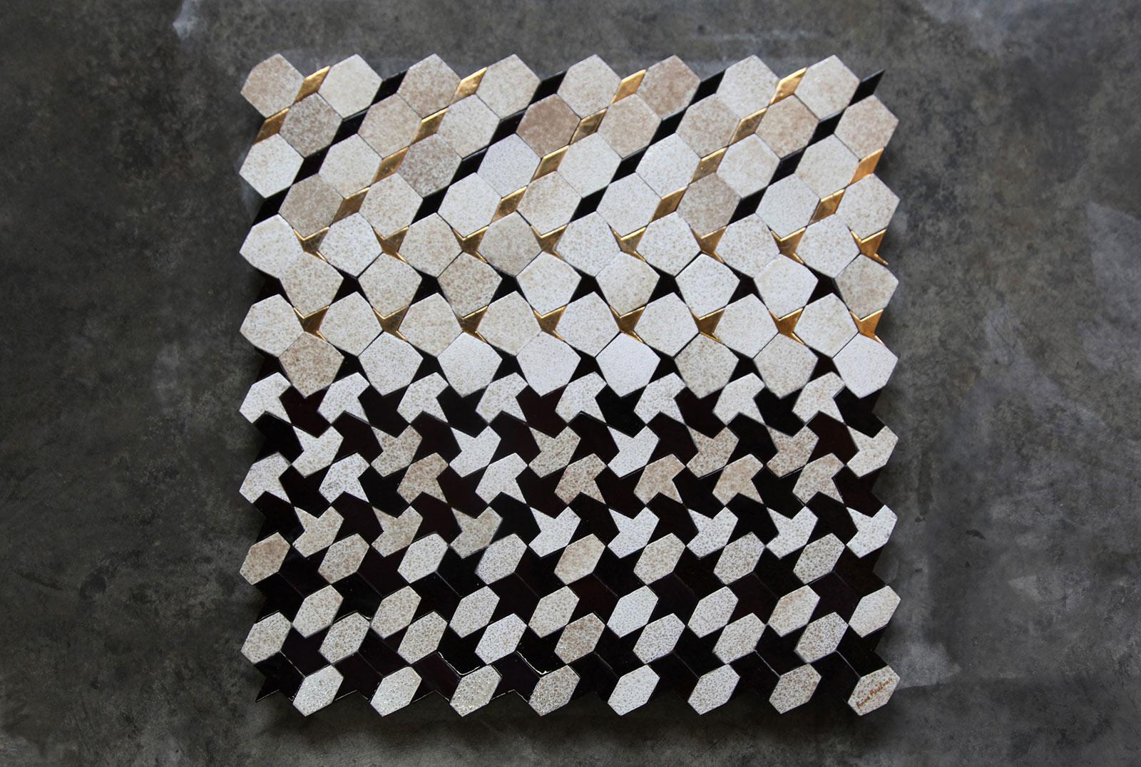 <p>Amine Asselman, Metamorphosis, Zellige-techniek, 2023</p>