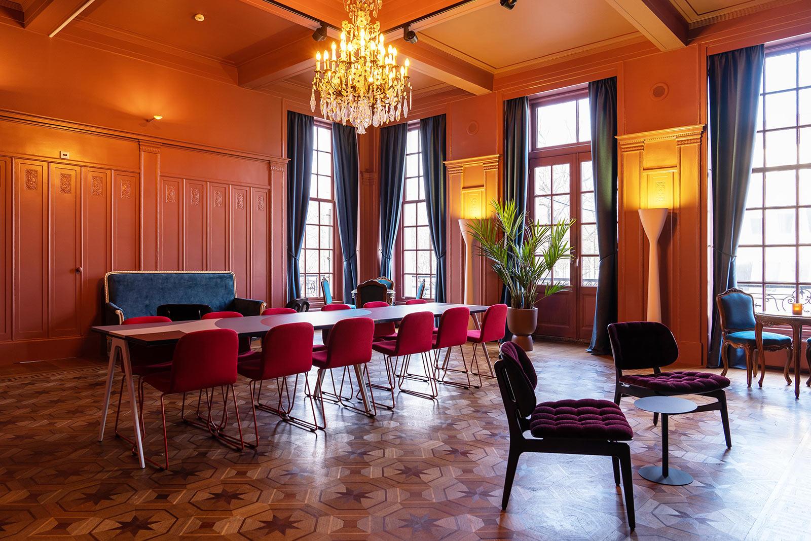 <p>Willem-I-foyer in Het Nationale Theater met de voormalige vloer uit Paleis Lange Voorhout <br><br></p>